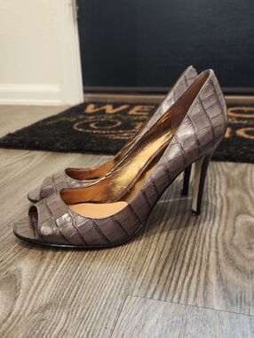 Enzo Angiolini Metallic Gray Croc-Embossed Peep-Toe Pumps